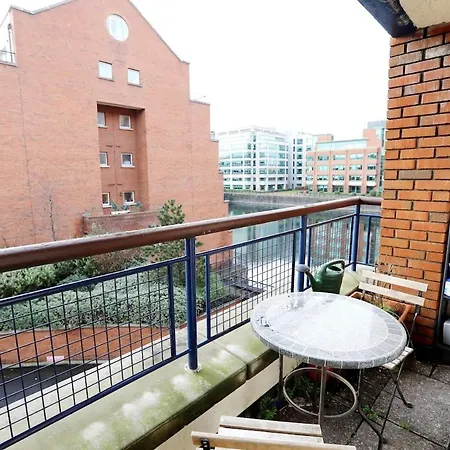 Modern Two Bed Apartment With Parking Dublin Exterior photo